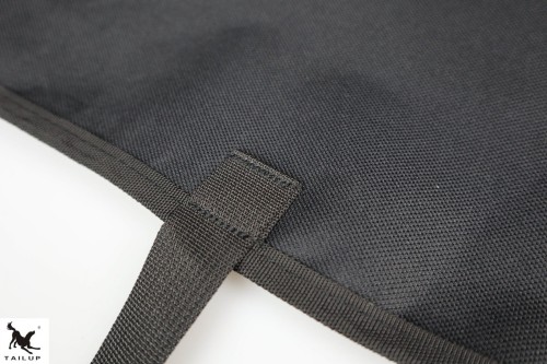 mata do samochodu do przewozu zwierząt